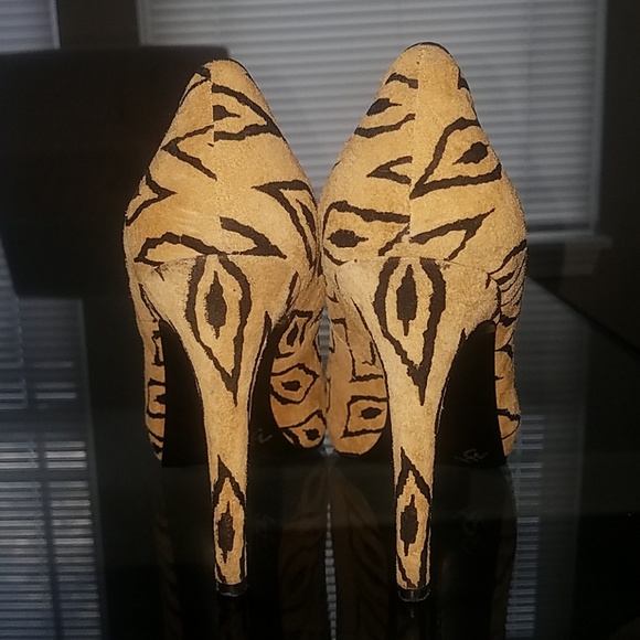 BCBGeneration animal print heels - Picture 3 of 5